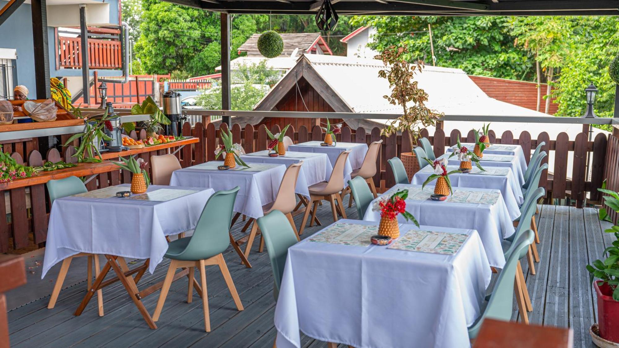 Jade Hotel And Spa Bandrele ภายนอก รูปภาพ