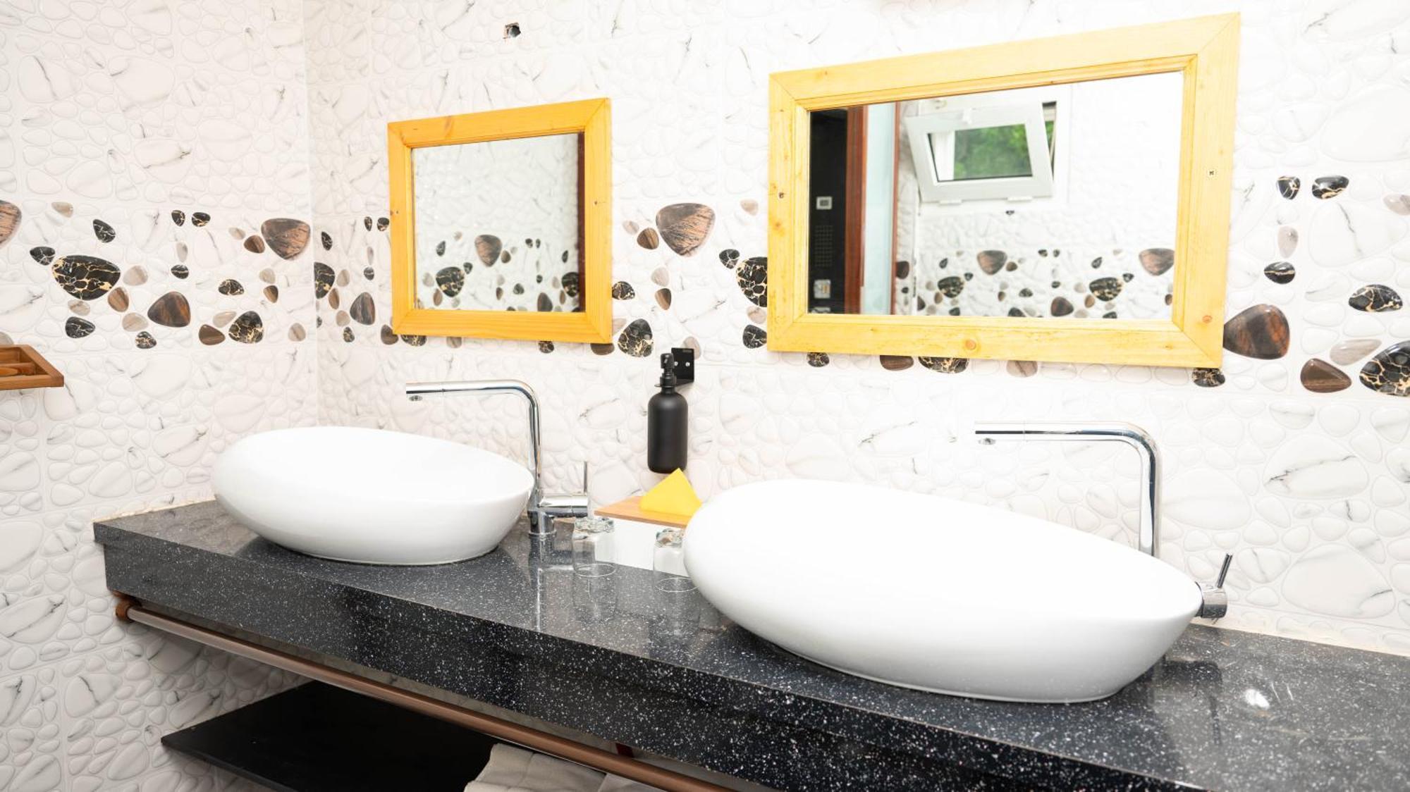 Jade Hotel And Spa Bandrele ภายนอก รูปภาพ