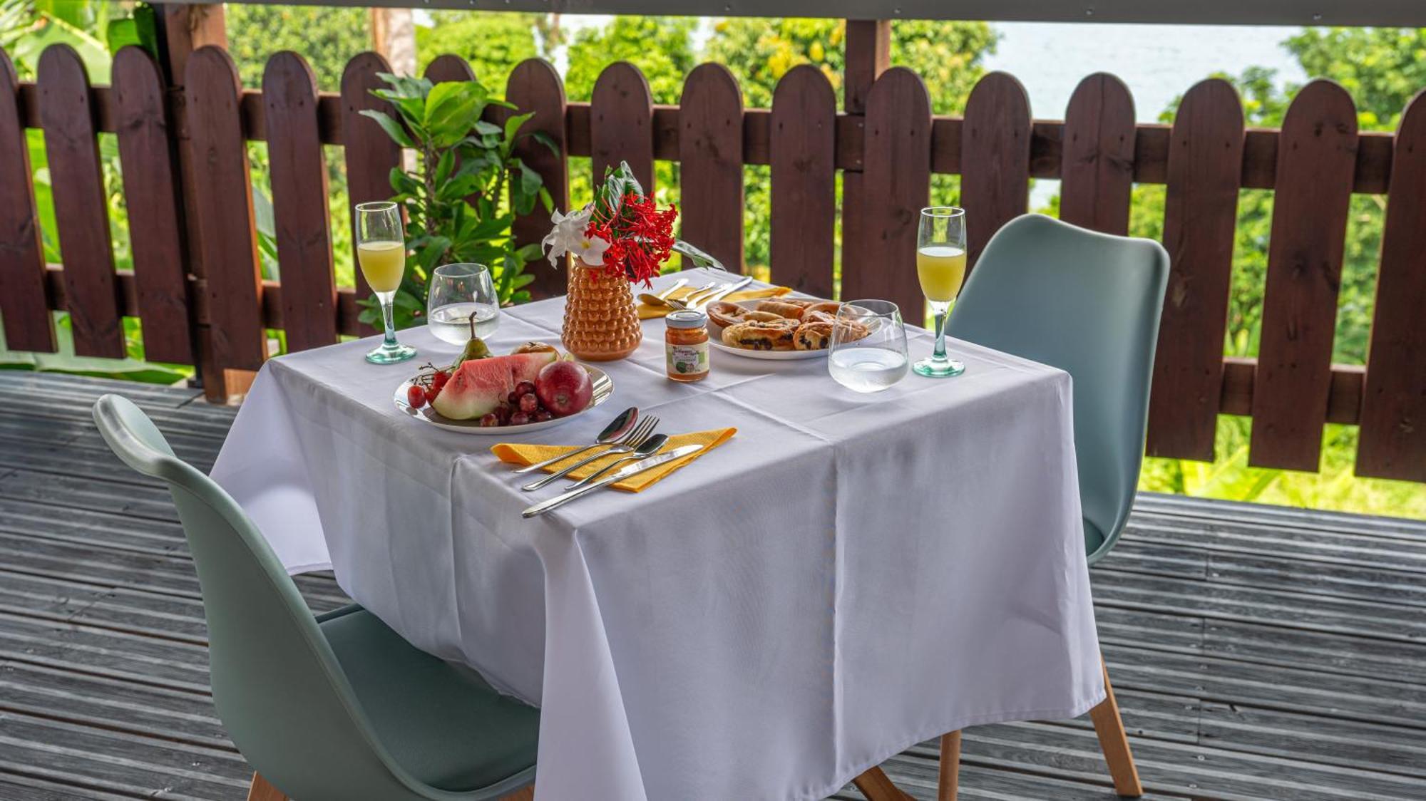 Jade Hotel And Spa Bandrele ภายนอก รูปภาพ